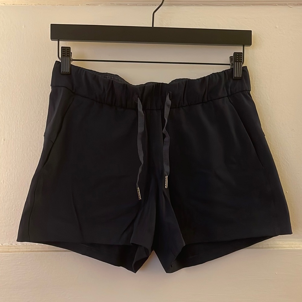 Lululemon “on the fly” luxtreme 2.5 inch shorts